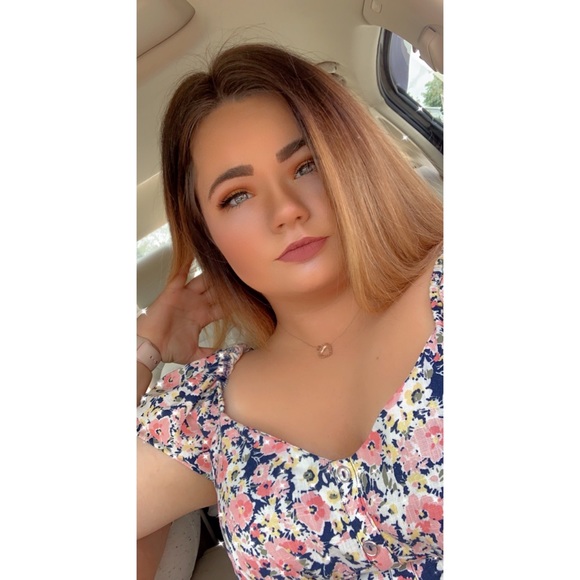 Meet your Posher, Fallyn - Picture 2 of 5